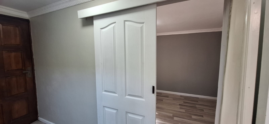 To Let 2 Bedroom Property for Rent in Zeekoevlei Western Cape